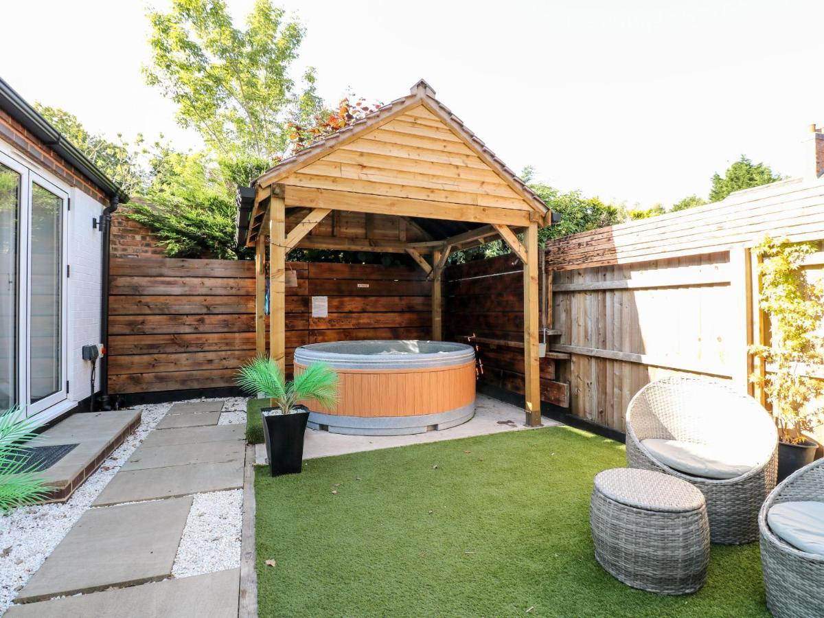 The Old Smokehouse Rugeley Exterior photo